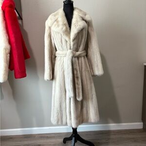 Elegant Cream Mink fur Coat